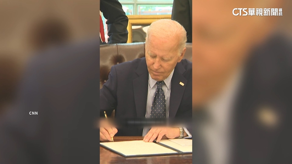 拜登肖像換成自動簽名機　川普嘲諷拜登不留餘地