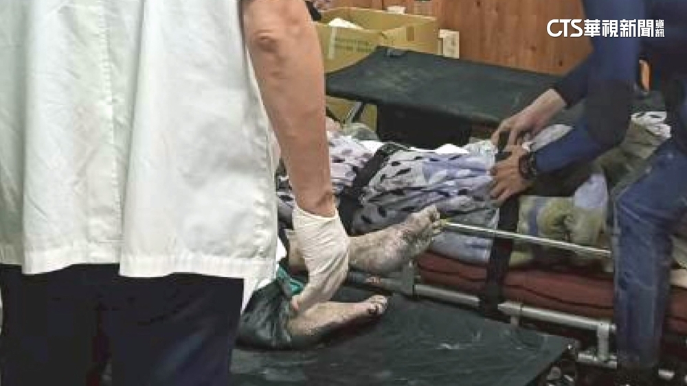 9旬嬤臥床泡泥水16小時　滴水未進嚴重失溫獲救