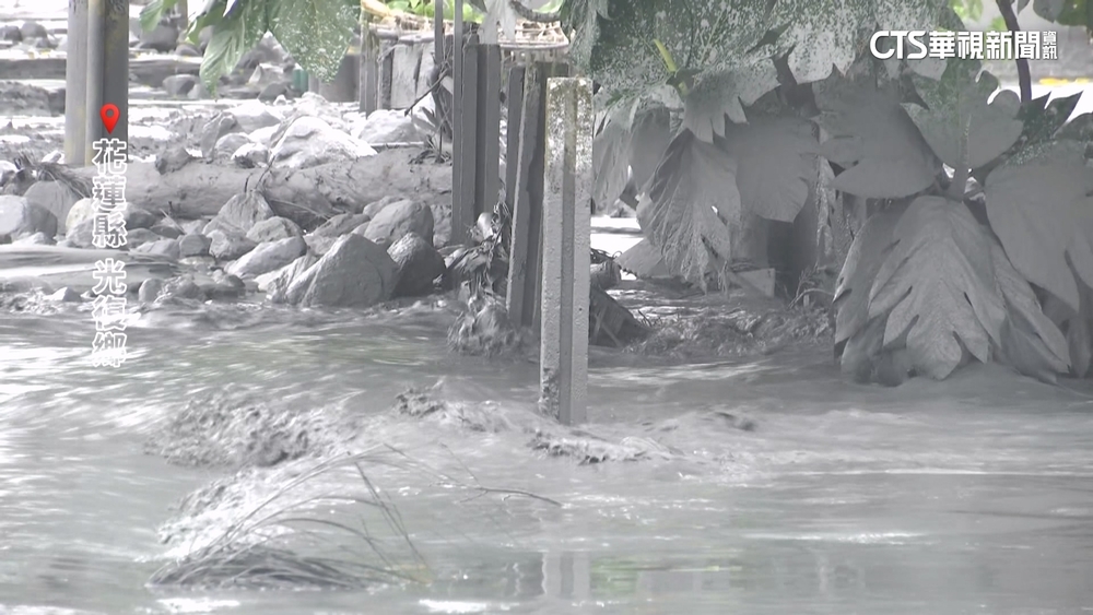 地毯式搜索加重機具進駐　佛祖街「淤泥軟」救援添難