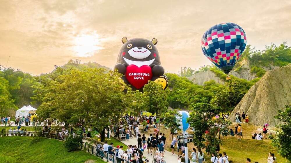 高雄熊重返月世界！　「2025高雄愛‧月熱氣球」教師節連假登場