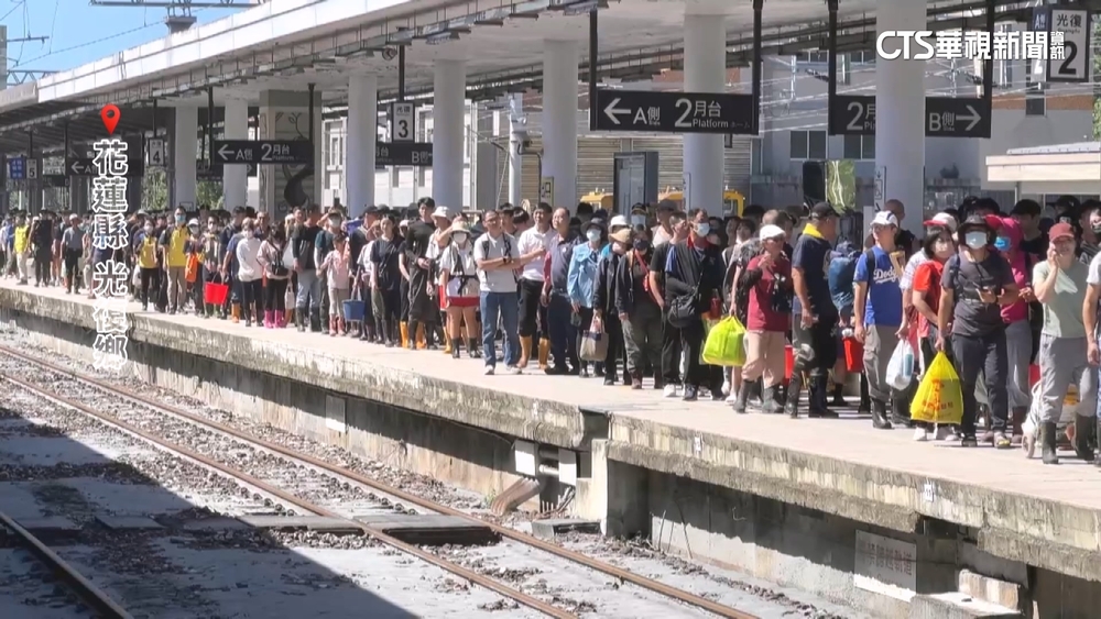 鏟子超人來了！　車站.193縣道湧人潮前往災區救援