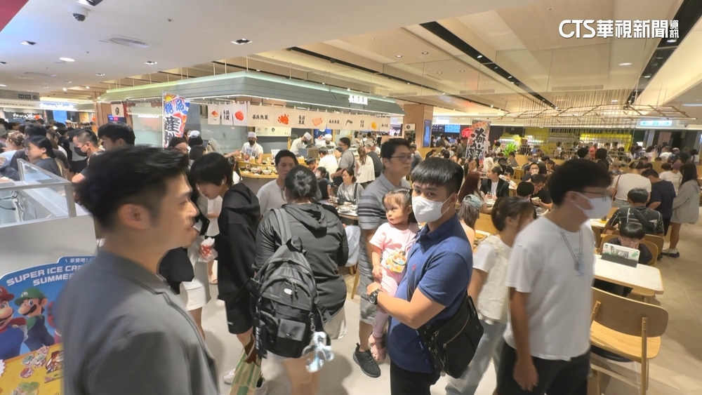 台中新光三越氣爆後226天回歸　美食街人潮爆滿
