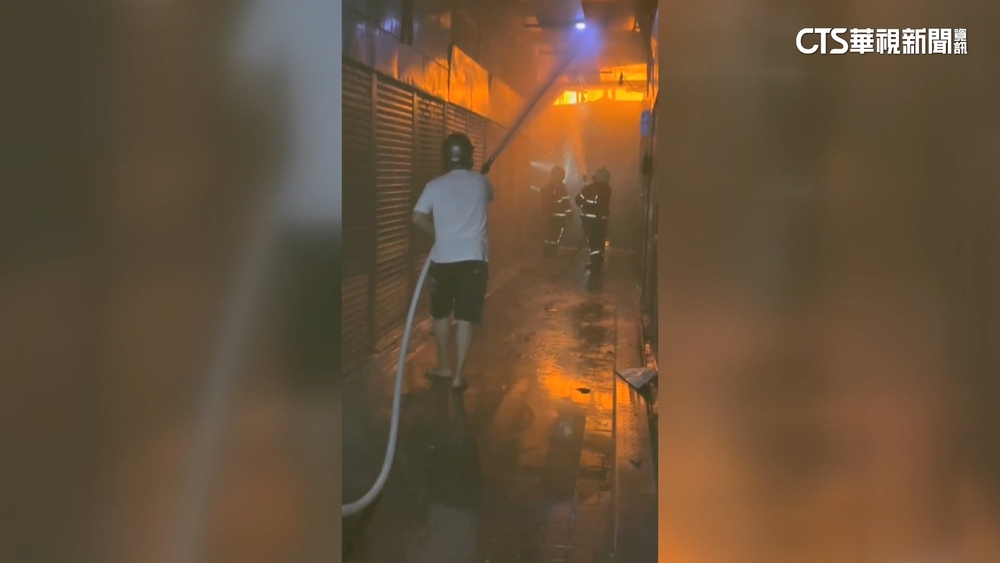 火光沖天！　彰化二林第一傳統市場深夜大火　消防急灌救