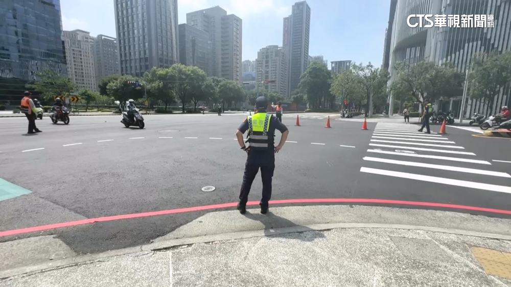 氣爆後重新開幕逢連假　台中新光三越交管疏導