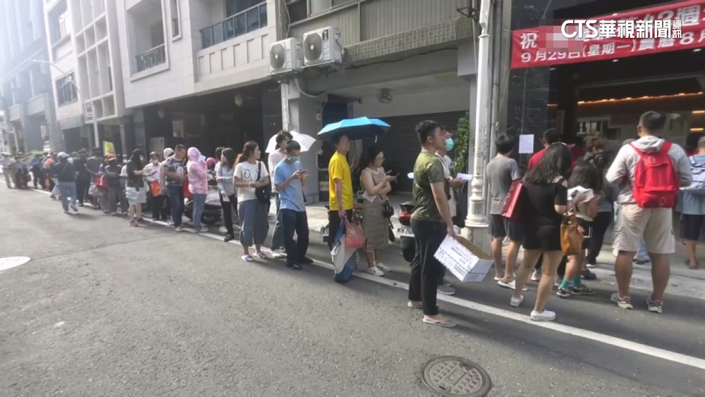 高雄手搖名店週年慶買1送1　民眾自備紙箱.洗衣籃裝