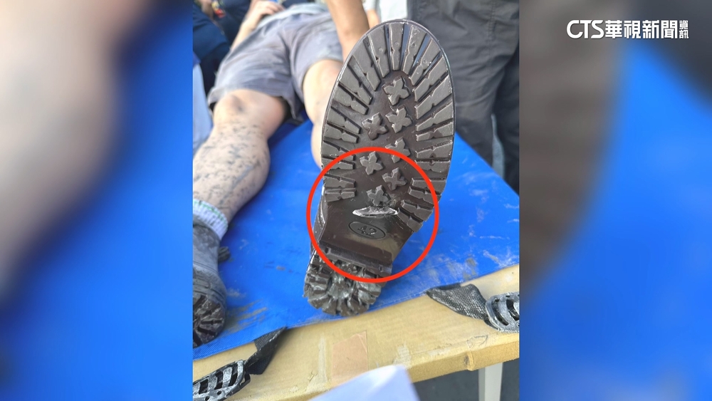 玻璃刺穿厚鞋底！災區淤泥藏危機　外傷人數攀升