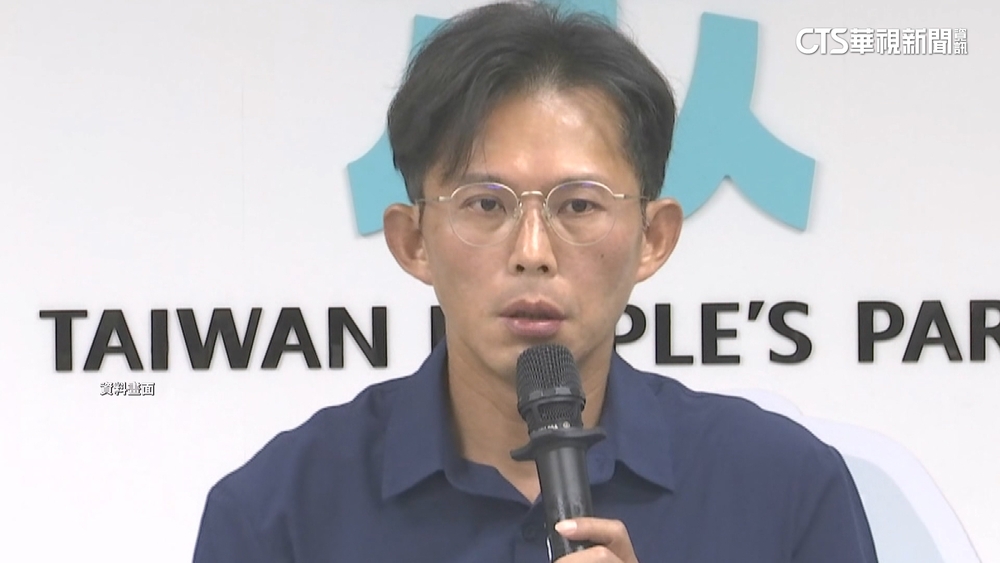 狗仔爭議「神隱」多日？　黃國昌準時直播：我very busy