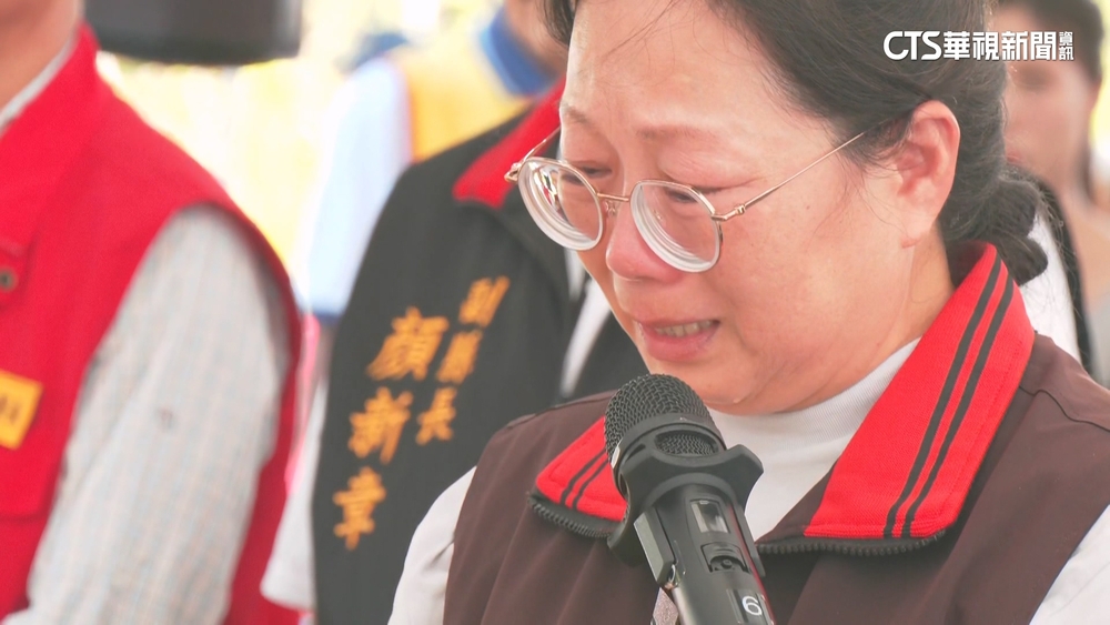 洪災18死頭七法會　徐榛蔚落淚　家屬轟「來擺拍」？