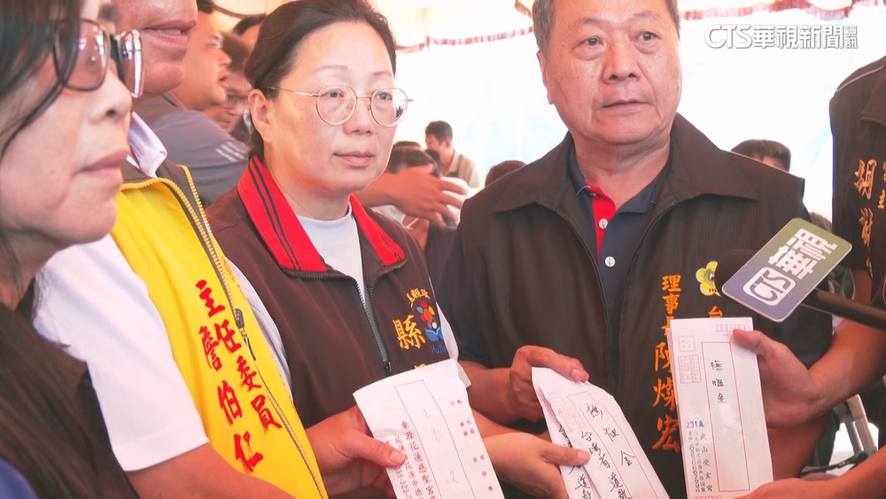 洪災18死法會　徐榛蔚未與罹難者家屬ㄧㄧ互動　挨批來擺拍