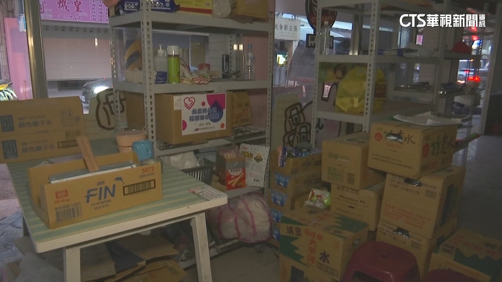 超商變休息站！　店家：請「鏟子超人」休息　整復師幫刮痧