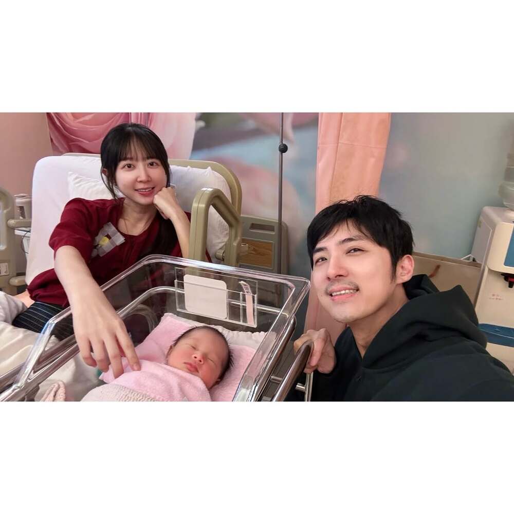 小女兒出生！洪詩曝「寶寶臍帶捲一起」險出事　李運慶：女兒可多愛媽媽一些