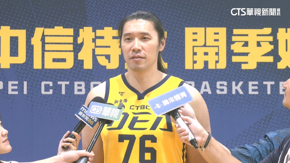 中信特攻聲勢大　曾文鼎當隊長　韓籍女孩雙棲應援