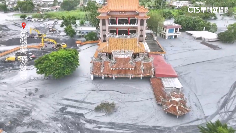 149年保安寺遭埋　怪手清淤驚見「千里眼死守廟門」