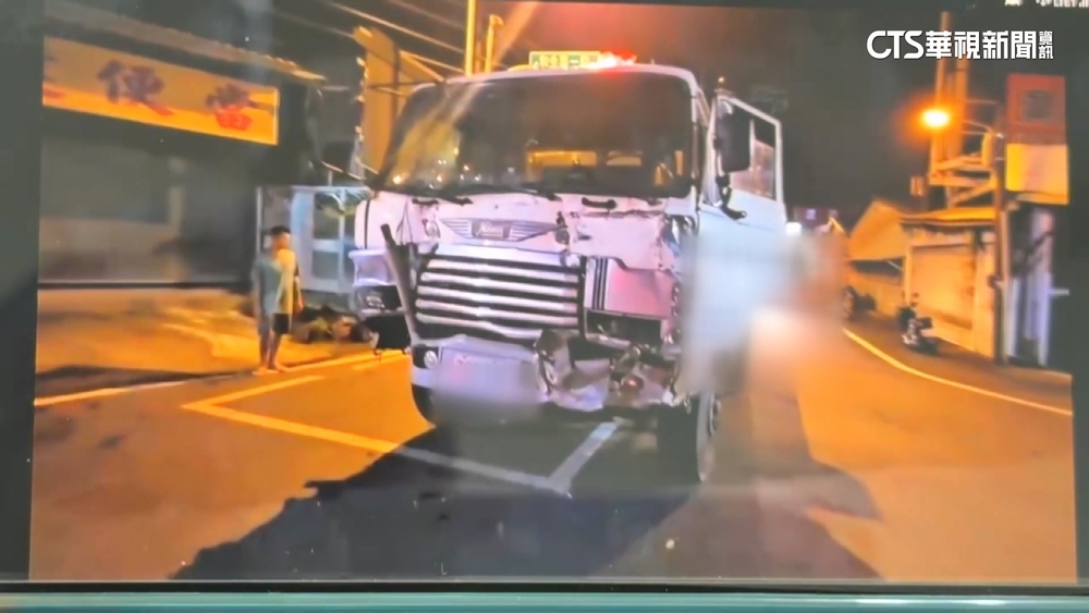 偷開拖板車撞民宅.電桿　肇事男子路邊縱火