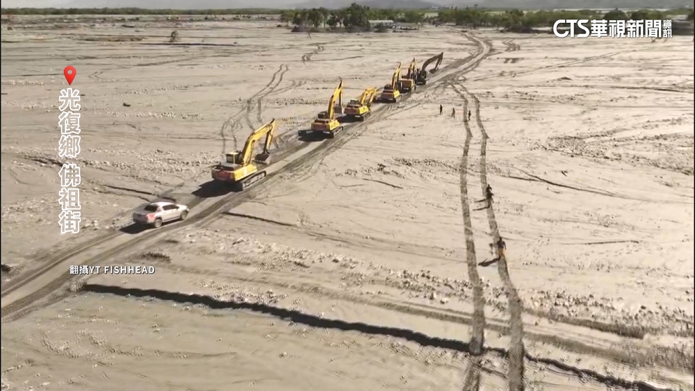 機具.志工共戰黏厚淤泥！　「沙漠戰隊」挺進佛祖街