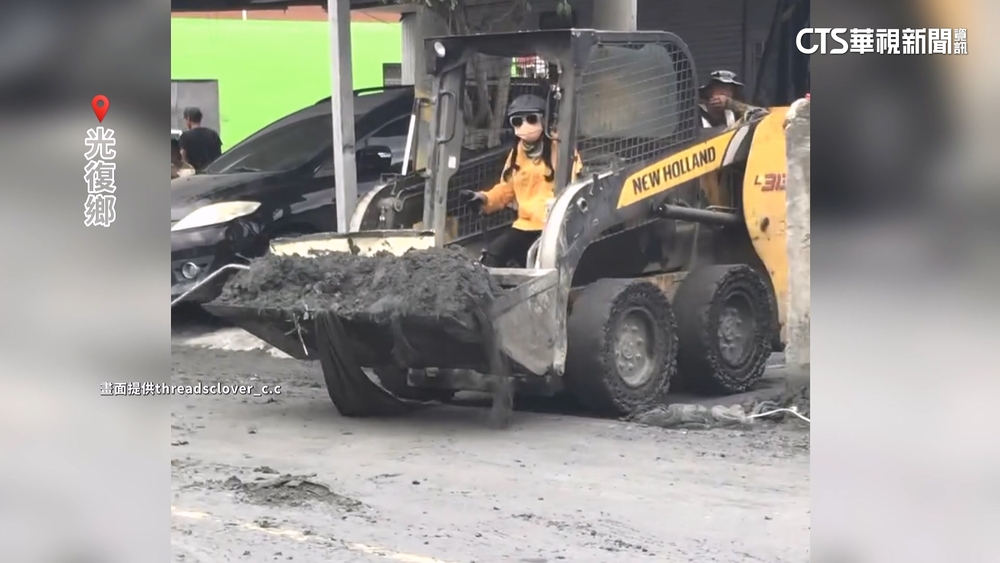 女力崛起！　操作重機具助災區重建　「義肢英雄」駕駛山貓