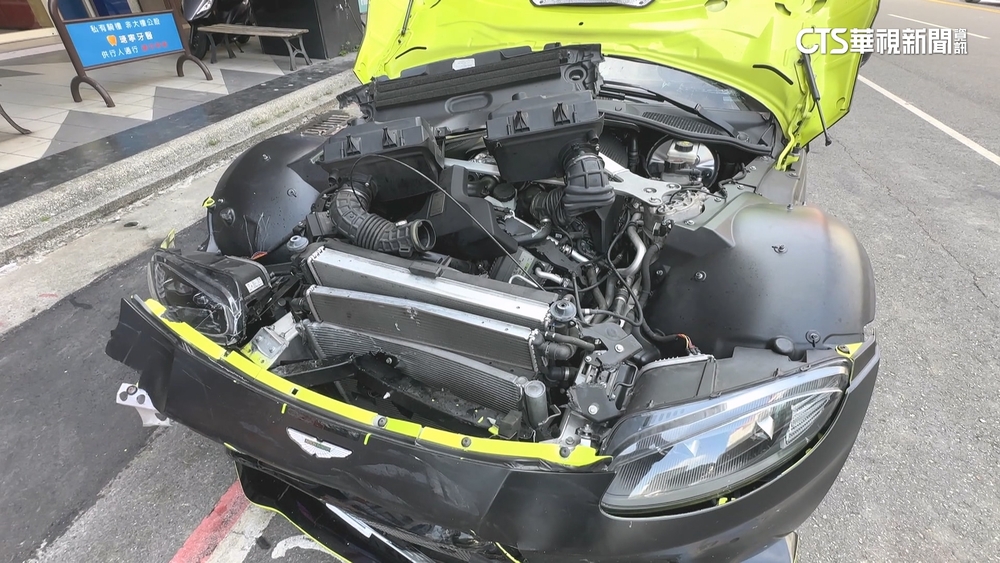 租1400萬007超跑耍帥　連撞3車變廢鐵　駕駛棄車逃