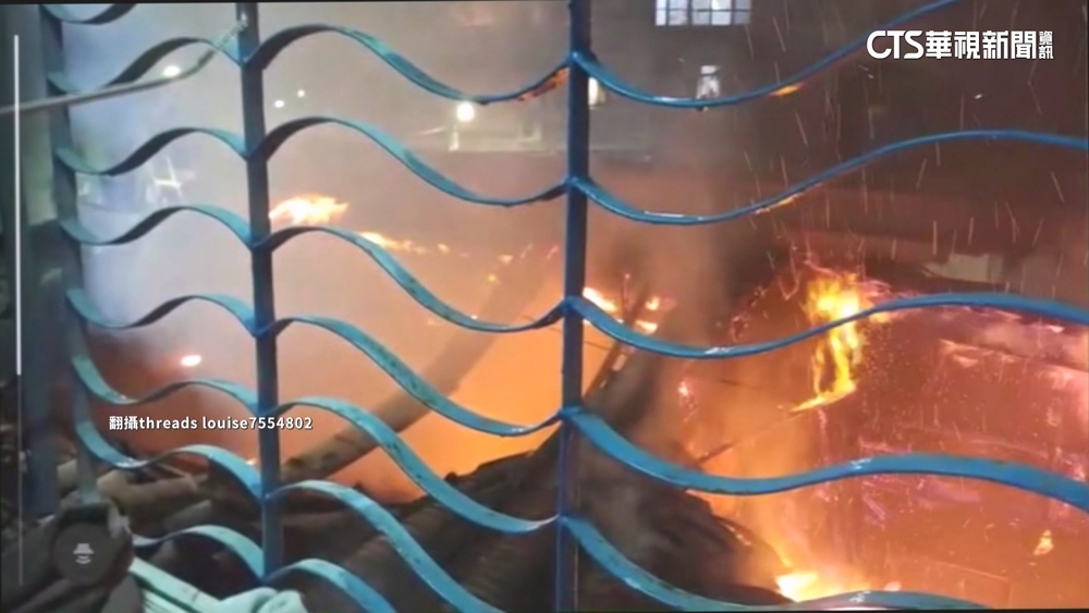 隔壁失火燃燒以為「鞭炮聲」　鄰居發現急用水瓢灑水