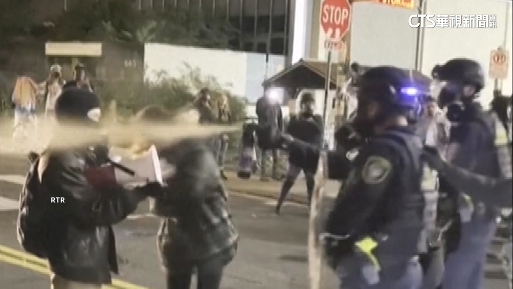 芝加哥.波特蘭抗議ICE示威升溫　市民與軍警爆衝突