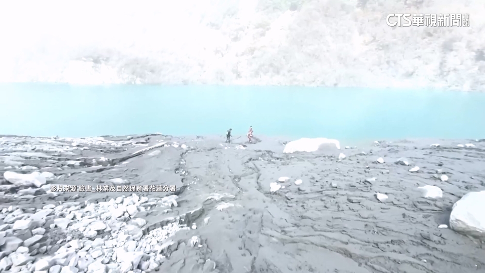 特遣隊抵馬太鞍溪堰塞湖　一片灰白如末日場景