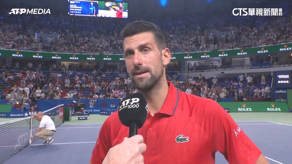 上海酷熱+環境濕度高　喬科維奇2度場邊嘔吐