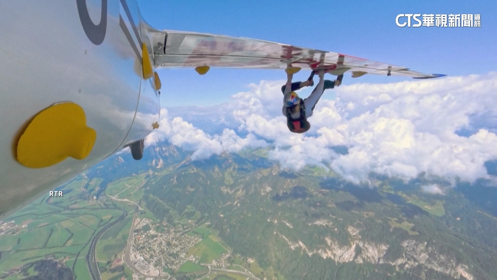 在飛機上攀岩！　斯洛維尼亞好手完成世界首壯舉