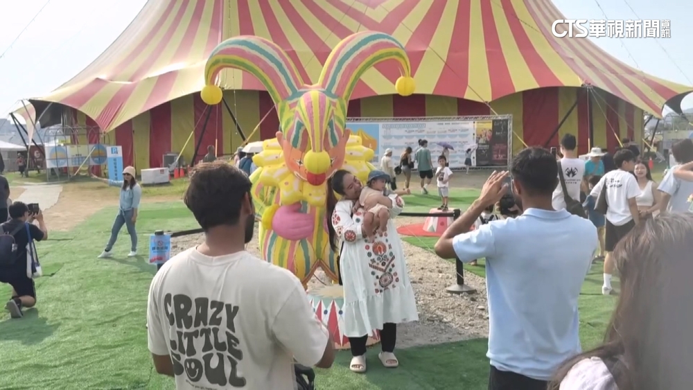體感溫度飆37度！馬戲藝術節吸人潮　民眾備防曬法寶