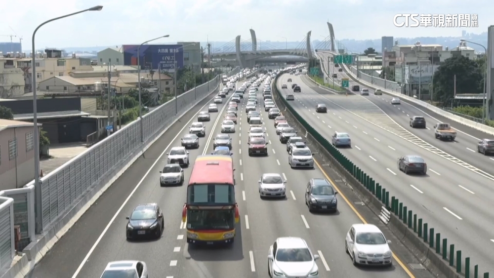 中秋收假湧返家車潮！　國一.國三.清水服務區擠爆