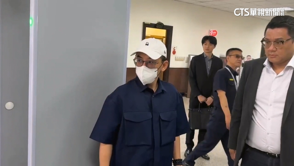 黃子佼涉肇逃！開車撞傷女騎士「未等警到場就跑」遭提告