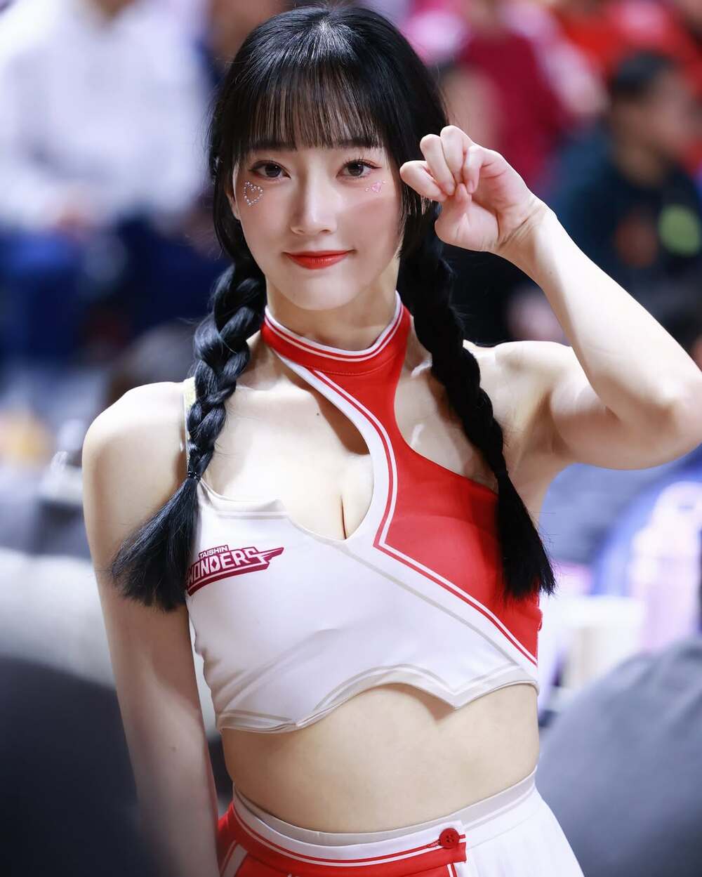 職籃啦啦隊女神「闕闕」驚爆涉洗錢遭判刑！　本人喊冤：也被騙、也是被害者