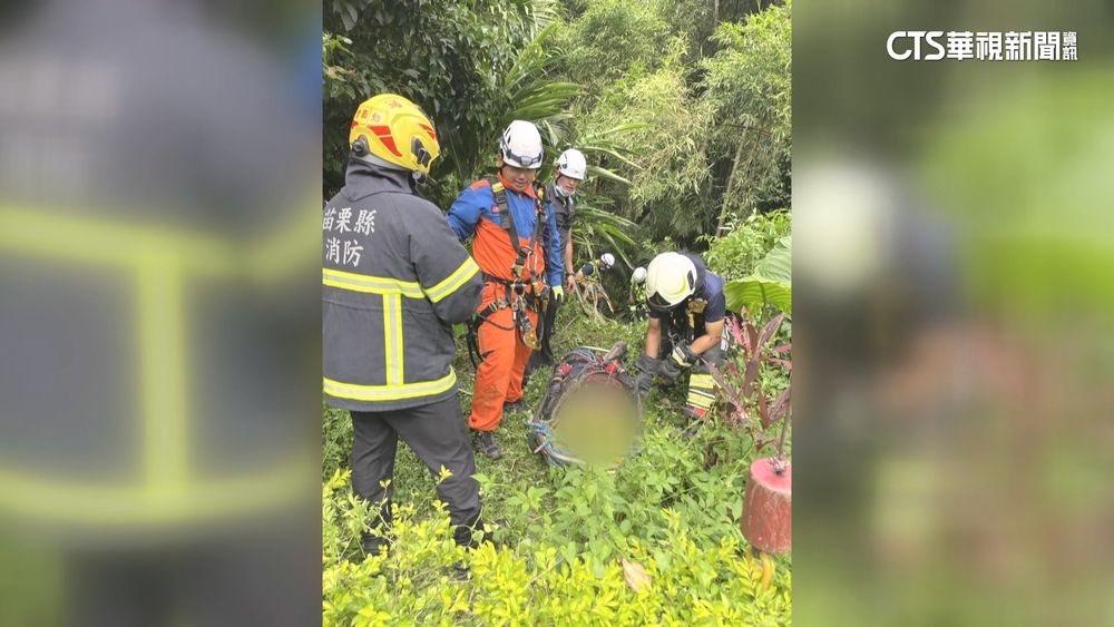 台3線驚魂！　騎士摔6米深谷　出動大吊臂救人