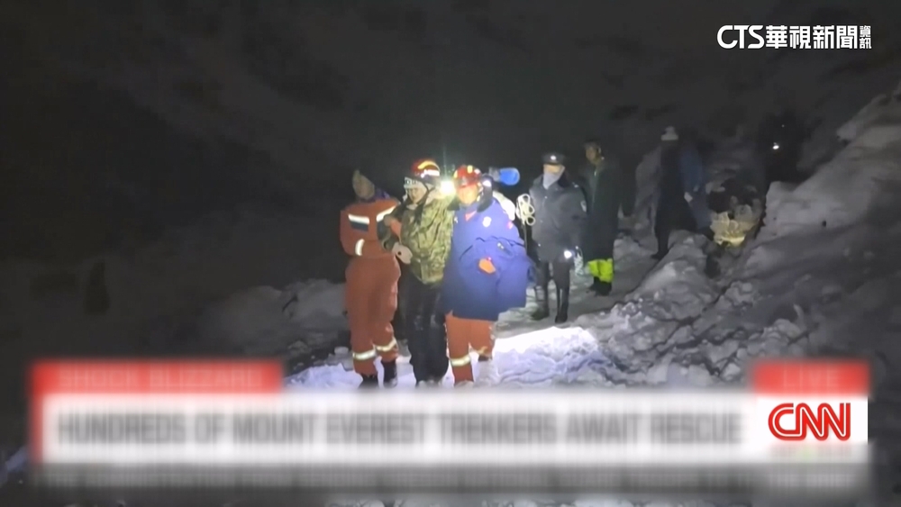 聖母峰西藏東坡暴風雨　海拔4900公尺近千人受困