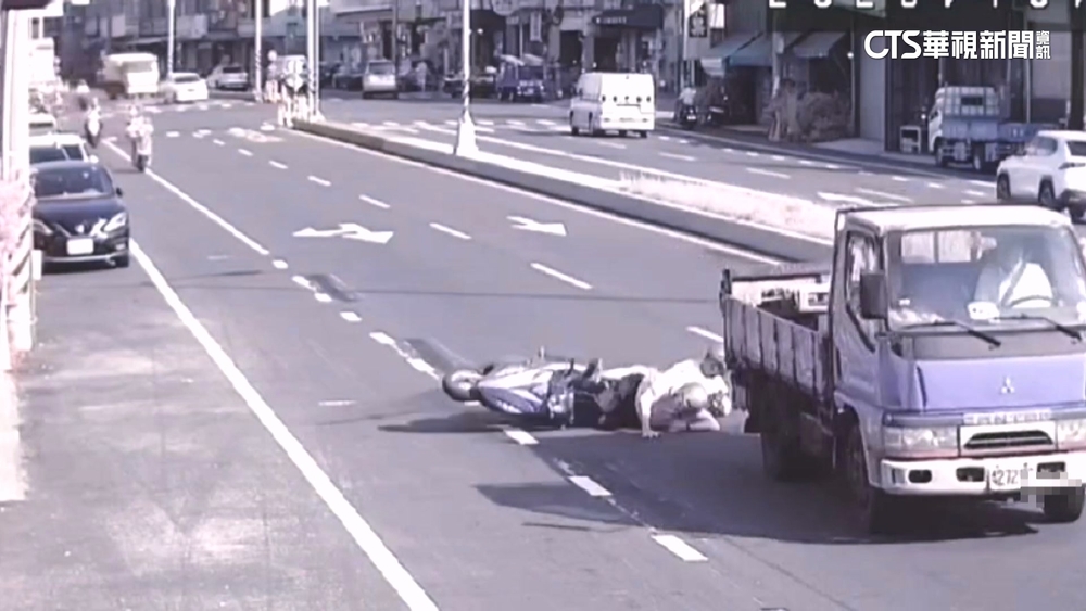 小貨車撞機車「夫妻滾地」　肇逃駕駛稱不知撞人