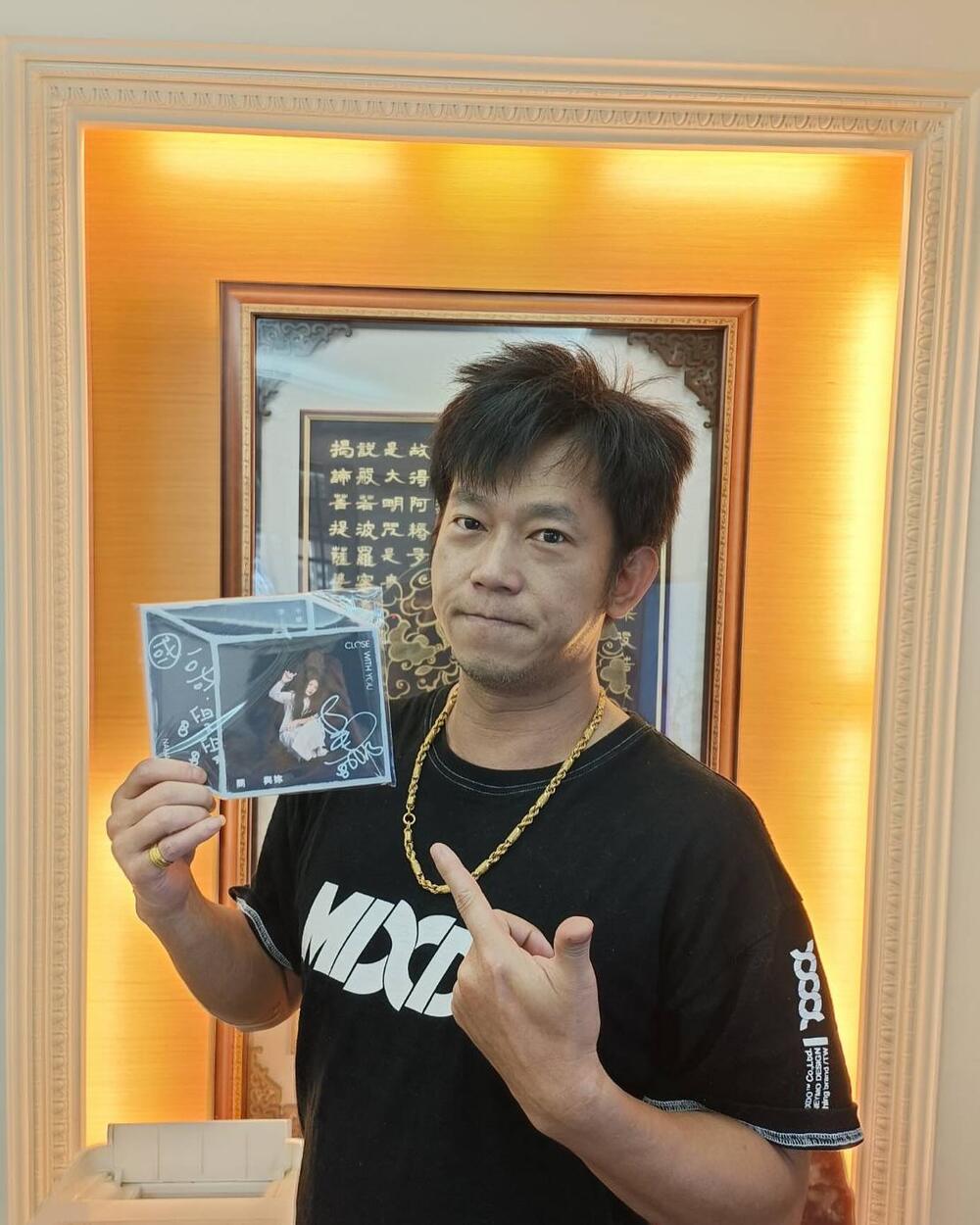 顏正國靈堂遭人偷拍！　鋼鐵爸火大開罵：這種行為真是令人髮指