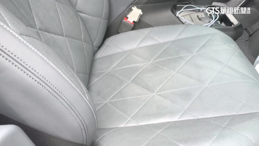 花9千蒸氣清洗內裝　皮革座椅現水痕全毀　車主心疼