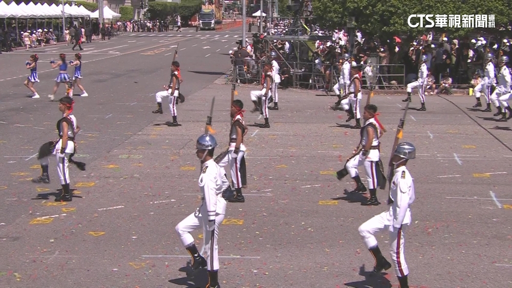 選曲耳熟能詳「好膽你就來」　熊鷹儀隊大展活力