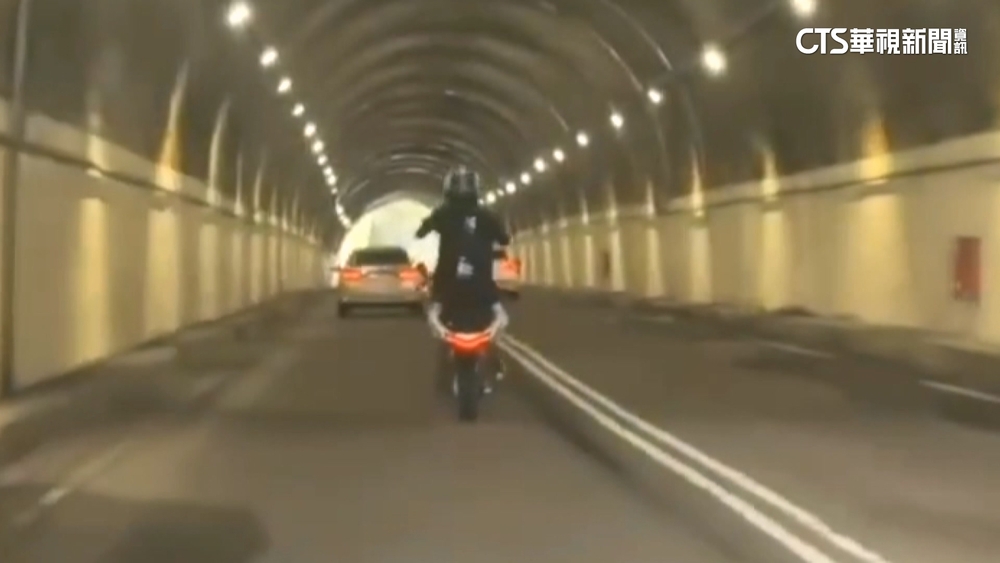 危險！台3線跑山「翹孤輪.競速」　男大生疑躲查緝拔車牌