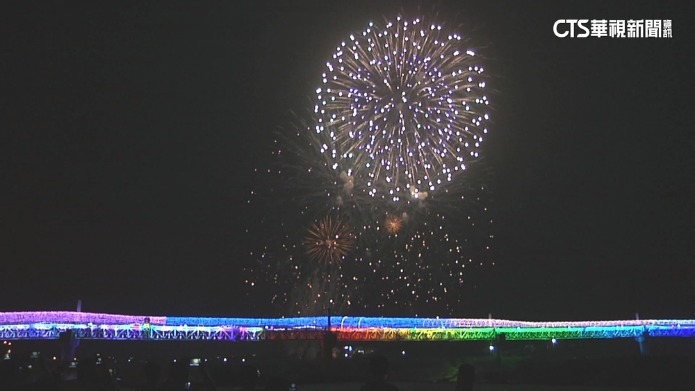 近十年來最大規模！　國慶焰火總長40分鐘.逾3萬發焰火