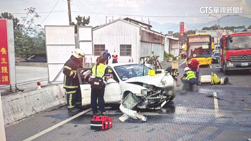 連假探視母親！　疑擦撞重機又撞護欄「轉360度」奪命