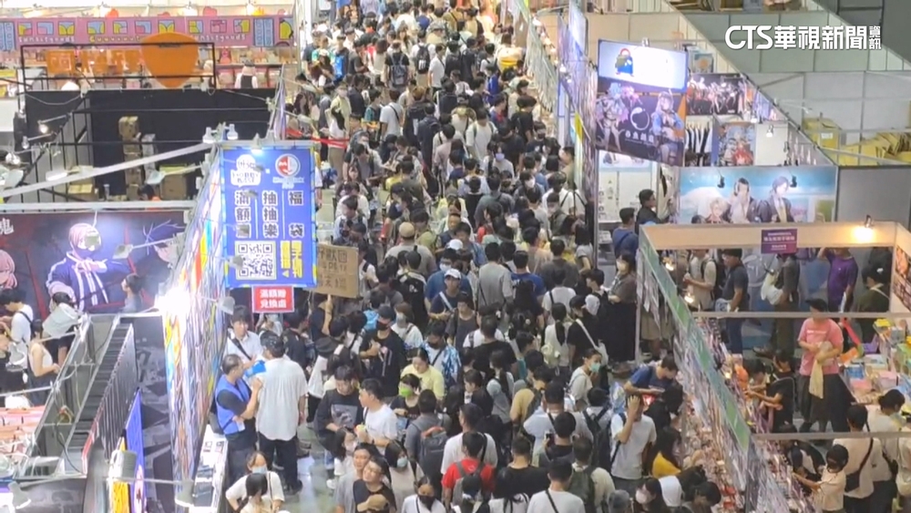 高雄國際動漫節登場　逢國慶連假排隊人潮爆滿