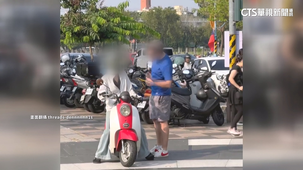 女機車騎上人行道找車位　撞傷美籍男遭飆罵