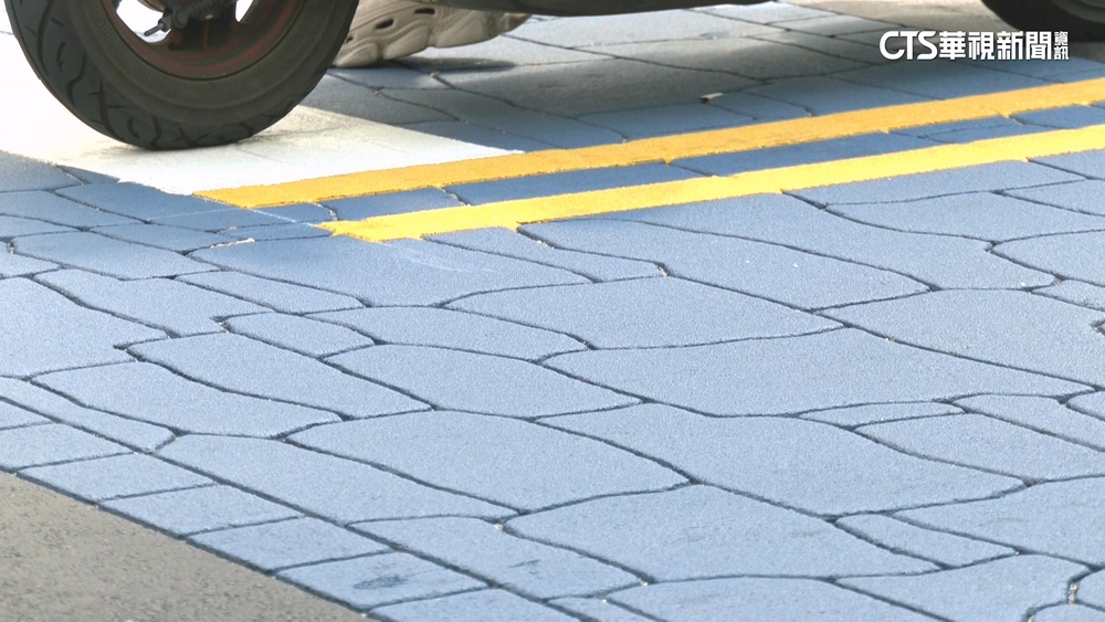 北市路段有「藍色鋪面」　市府：提醒減速進行人友善區