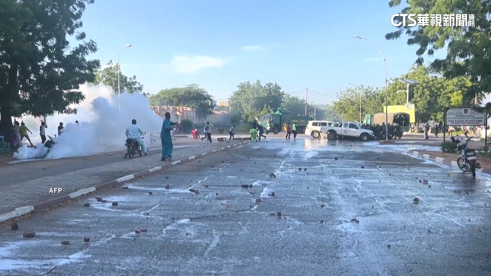 喀麥隆反對派候選人支持者暴動　當局水砲驅趕