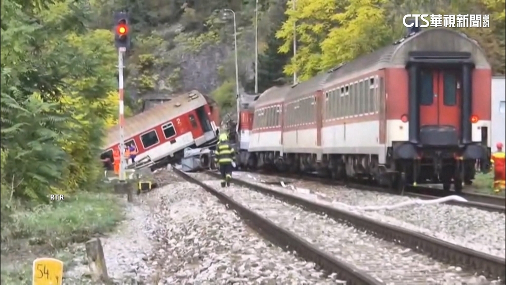 斯洛伐克火車對撞66傷　疑司機未讓路釀禍