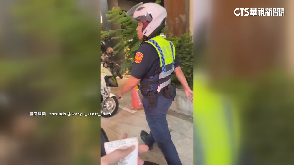 騎上人行道被攔　無照男錄影反嗆警：也牽車下人行道