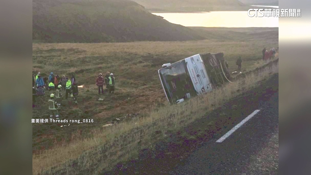 遊冰島遇遊覽車翻覆玻璃全碎！　台客一度被壓動彈不得