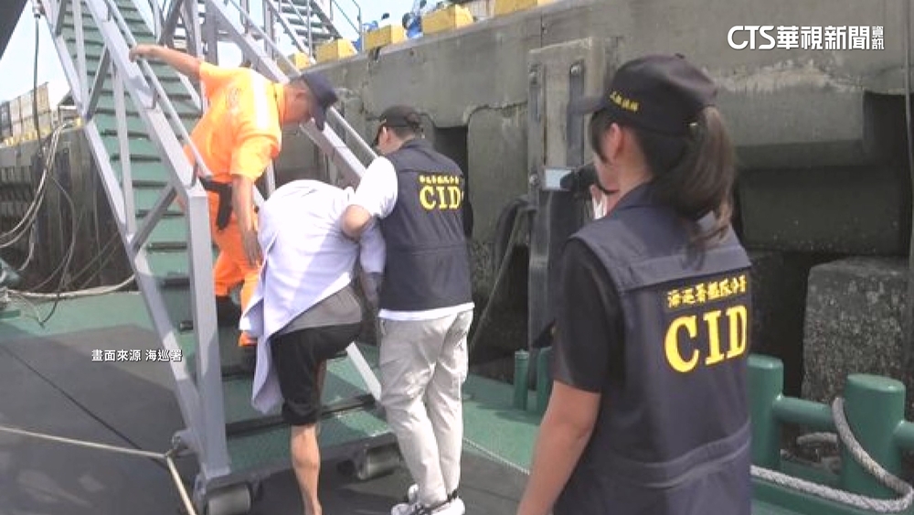 中國男抱浮球漂8小時偷渡金門　帶100人民幣稱來旅遊