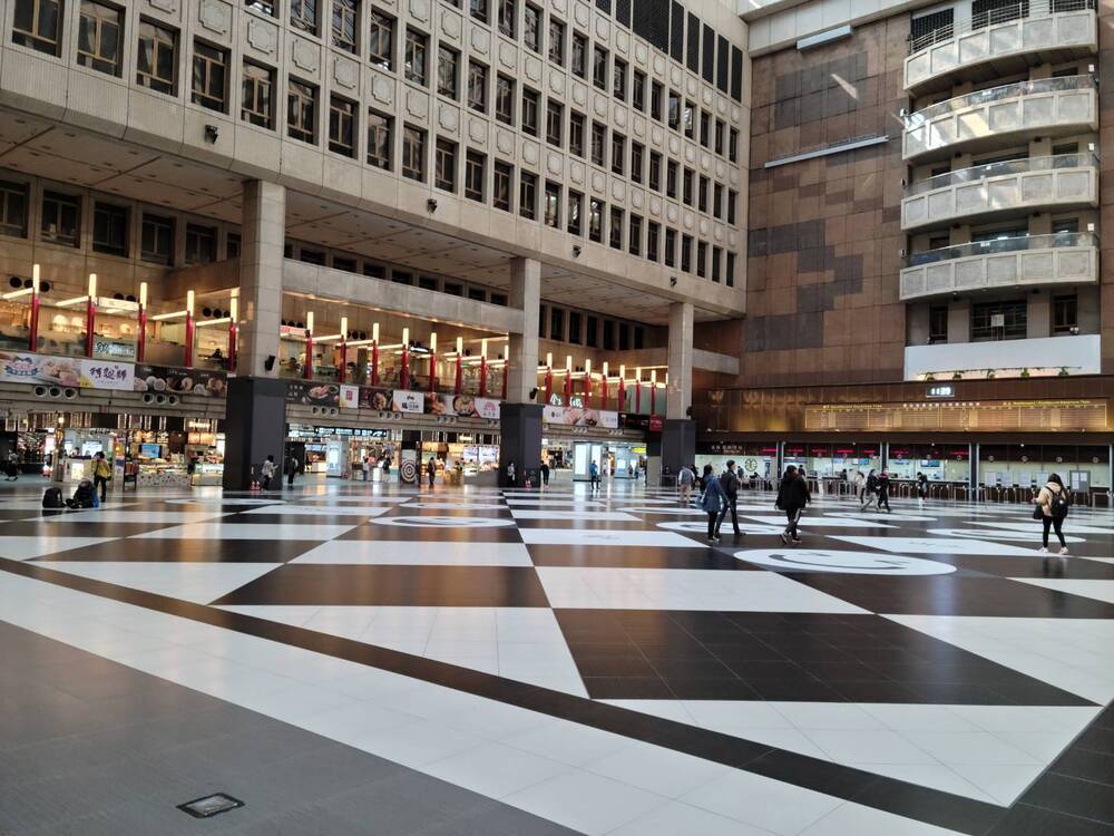 通緝犯北車公然性侵！　鐵警曝「2人是朋友關係」：非隨機犯案