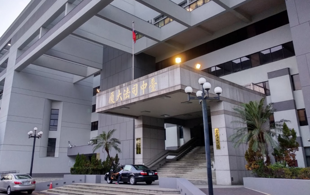 台中男衝法院要告賴清德！　竟帶「99cm太極劍」遭罰2000元