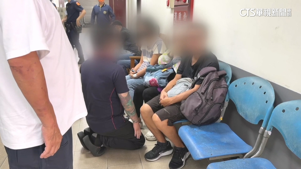 高雄婦疑闖燈穿越遭撞亡！　35歲運將「哽咽跪歉」